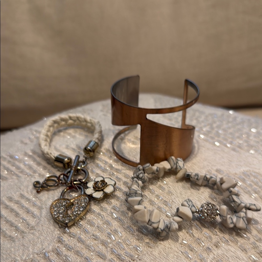 Elegant Gold and White Jewelry Set